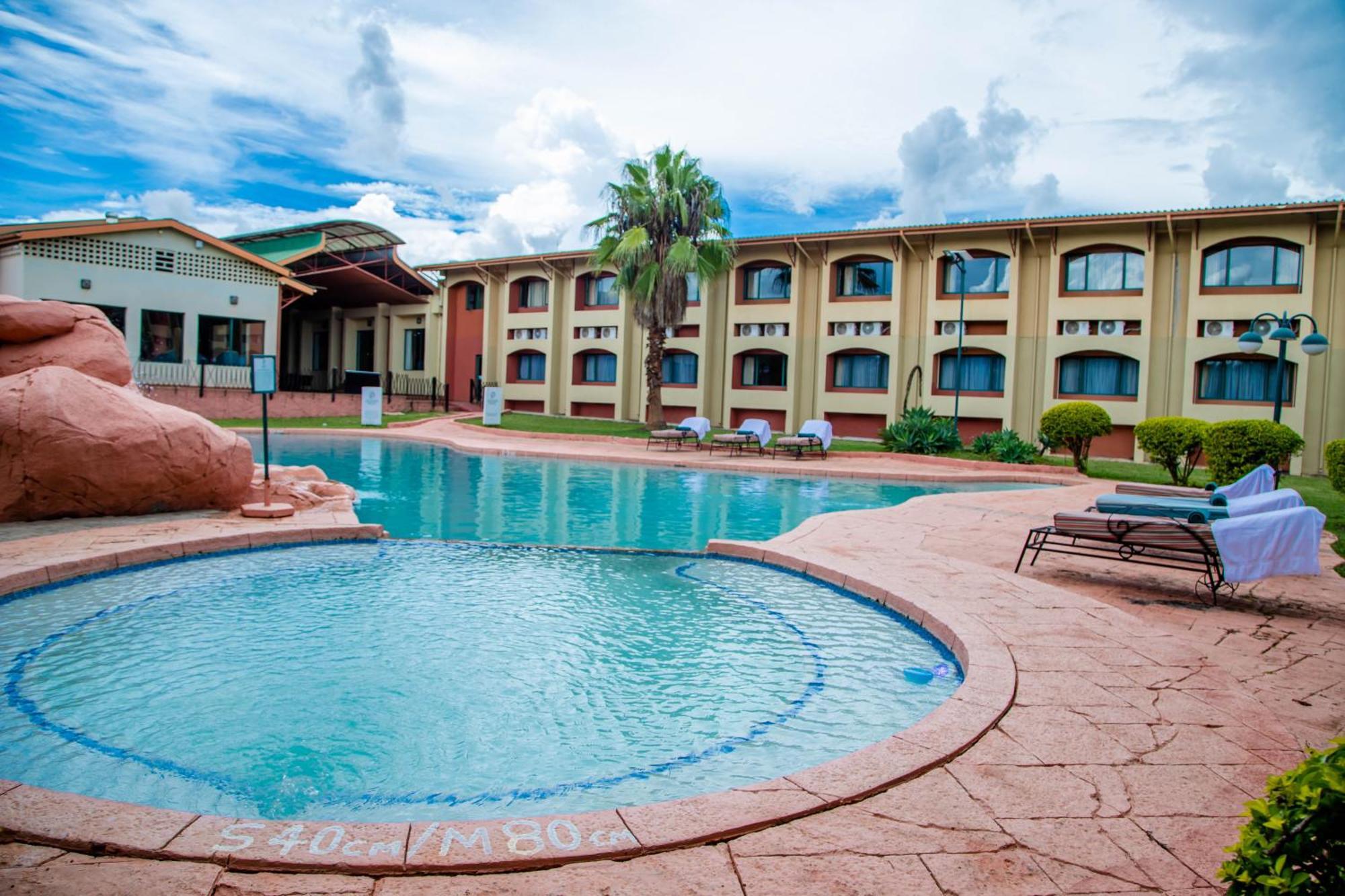 M'Kango Golfview Hotel Лусака Екстер'єр фото
