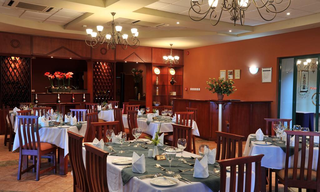 M'Kango Golfview Hotel Лусака Екстер'єр фото