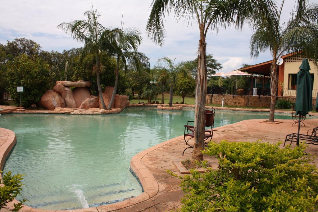 M'Kango Golfview Hotel Лусака Екстер'єр фото