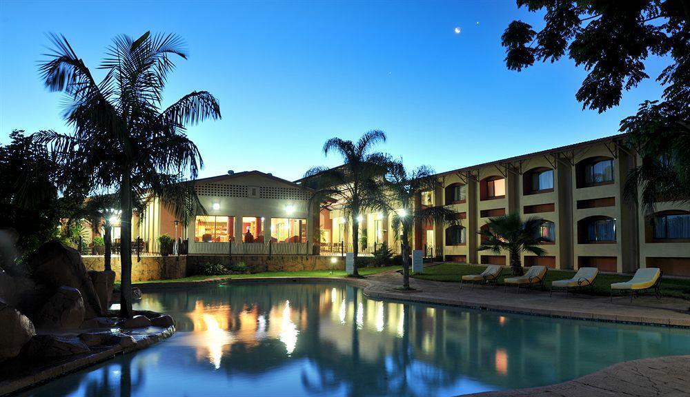 M'Kango Golfview Hotel Лусака Екстер'єр фото