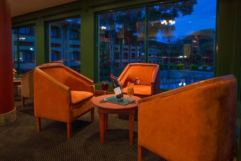 M'Kango Golfview Hotel Лусака Екстер'єр фото