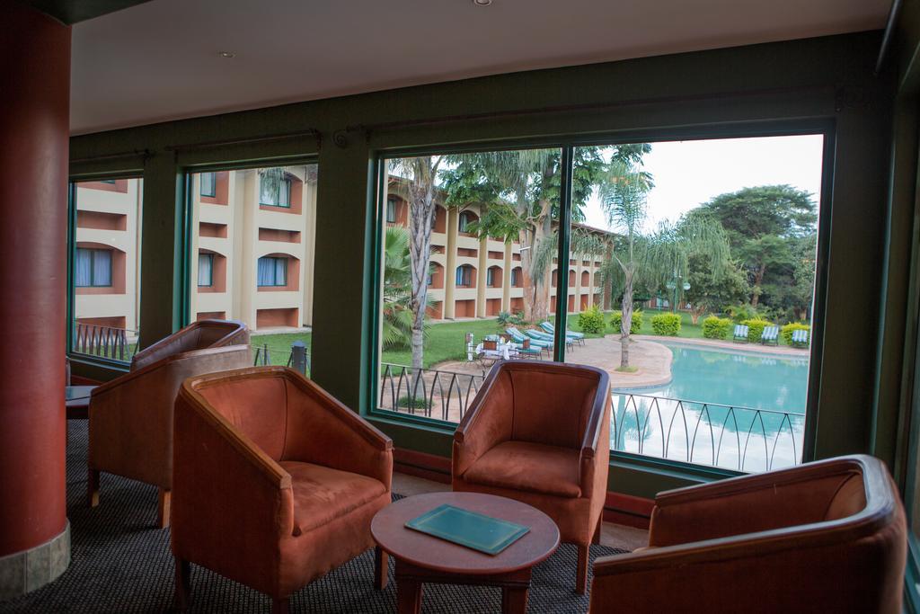 M'Kango Golfview Hotel Лусака Екстер'єр фото