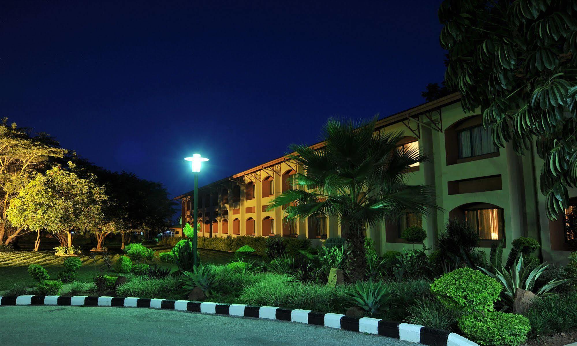 M'Kango Golfview Hotel Лусака Екстер'єр фото