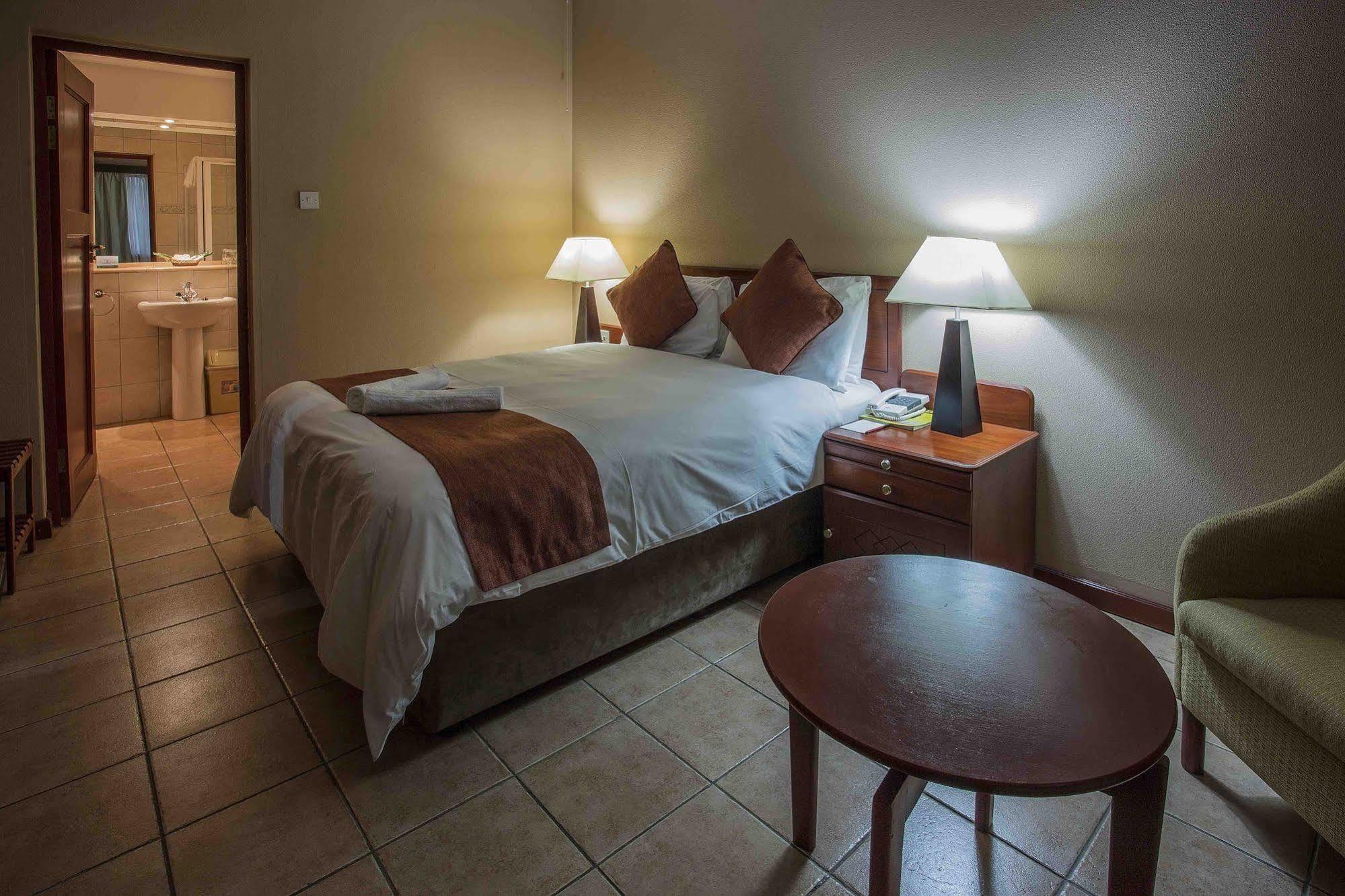 M'Kango Golfview Hotel Лусака Екстер'єр фото