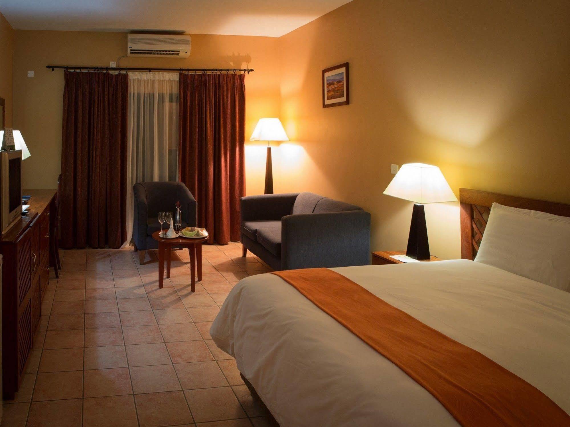 M'Kango Golfview Hotel Лусака Екстер'єр фото